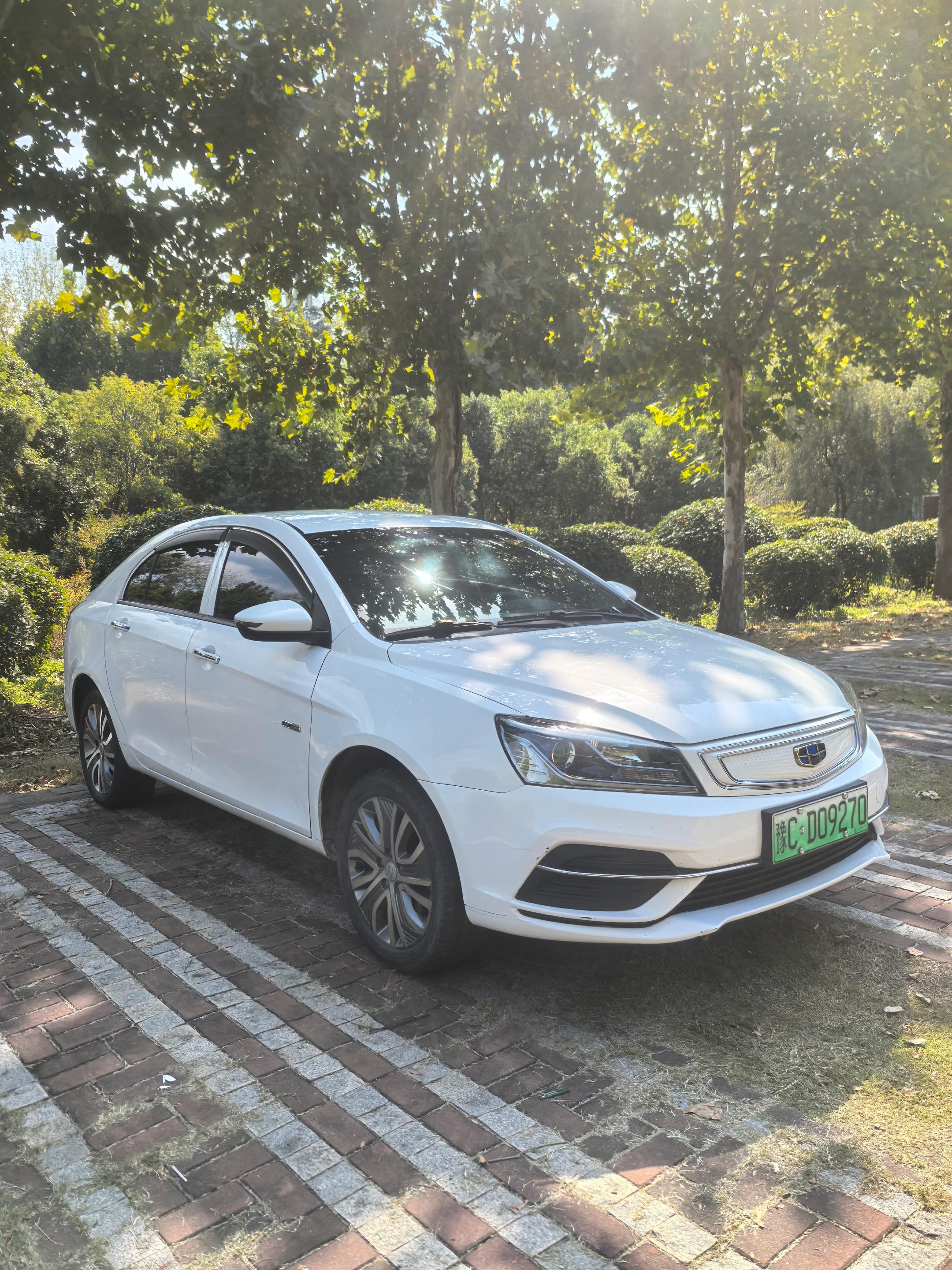 GEELY Emgrand New Energy 2019 #2 GEELY Emgrand New Energy 2019 immagine di auto #2