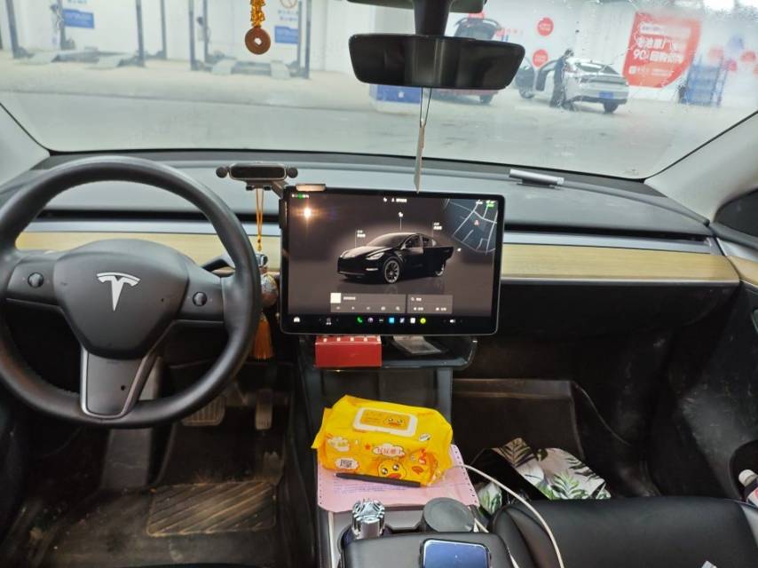 Tesla Model Y 2023 #7 Tesla Model Y 2023 car image #7