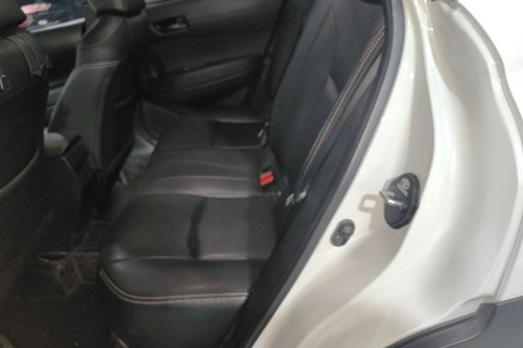 Toyota Corolla Cross 2024 صورة سيارة #17