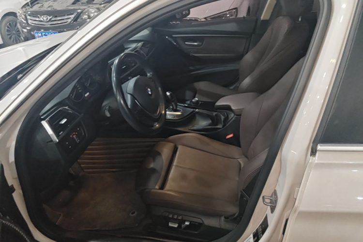 BMW 3 Series 2018 #19 BMW 3 Series 2018 car image #19