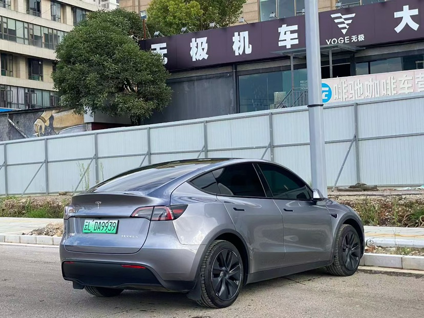 Tesla Model Y 2024 #9 Tesla Model Y 2024 car image #9