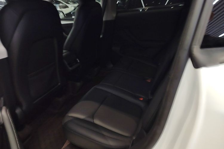 Tesla Model Y 2024 #17 Tesla Model Y 2024 car image #17