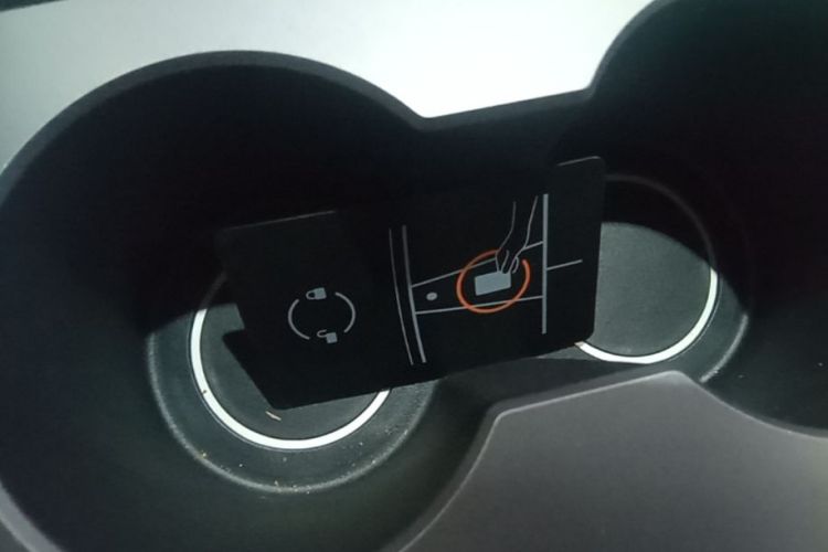 Tesla Model Y 2021 car image #9
