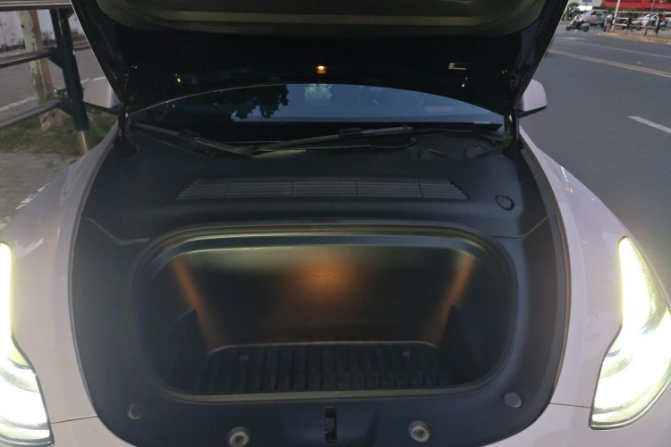 Tesla Model Y 2023 #22 Tesla Model Y 2023 car image #22