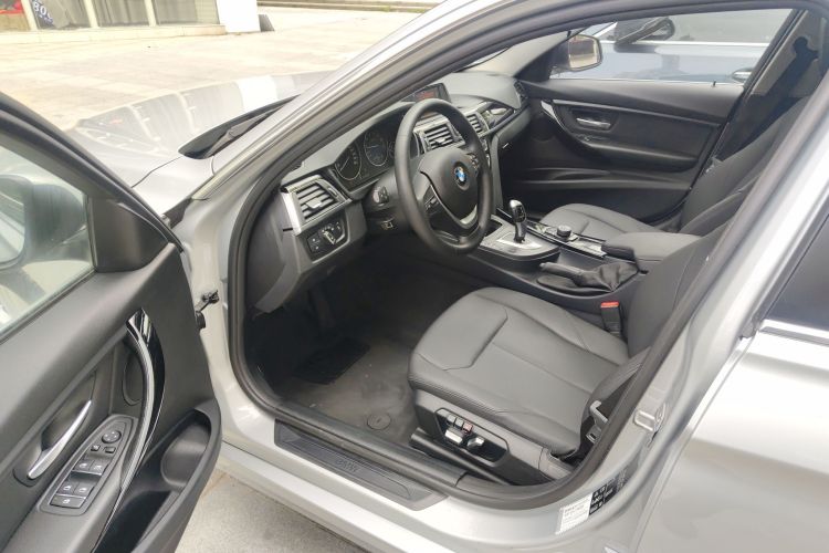 BMW 3 Series 2018 #16 BMW 3 Series 2018 car image #16