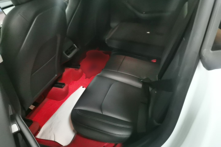 Tesla Model Y 2024 صورة سيارة #13
