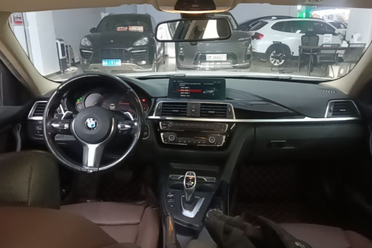 BMW 3 Series 2018 #11 BMW 3 Series 2018 صورة سيارة #11