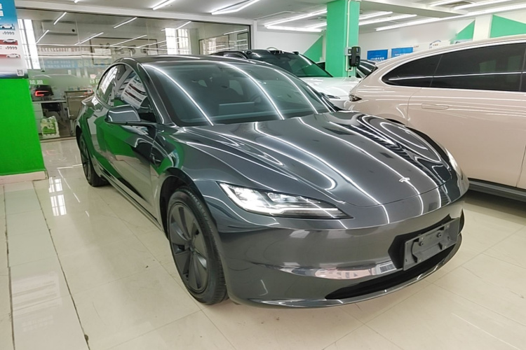 Tesla Model 3 2024 car image #4