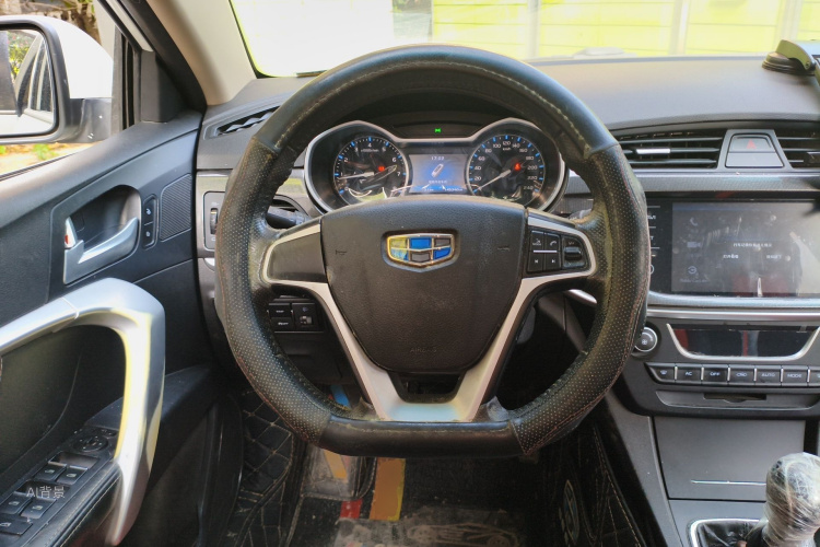 GEELY Emgrand 2017 car image #12