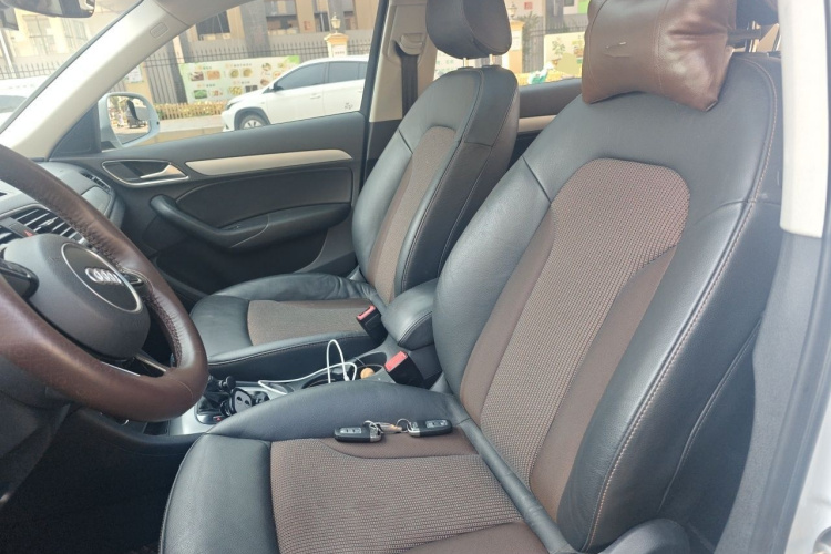 Audi Q3 2018 car image #15