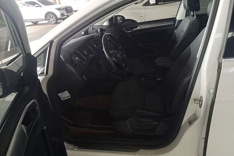 Volkswagen Golf 2020 car image #17