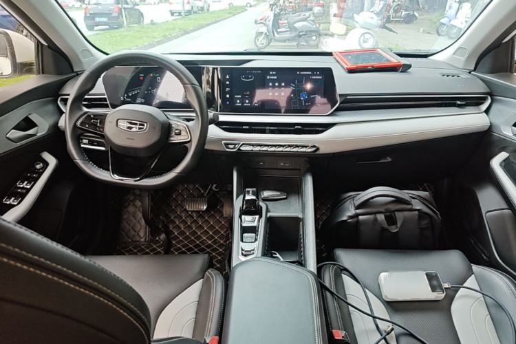 GEELY Binray 2023 car image #10