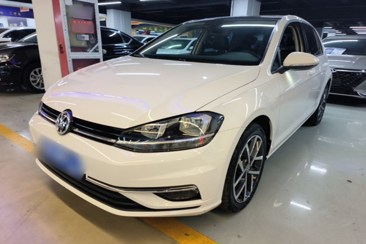 Volkswagen Golf 2020 car image #2