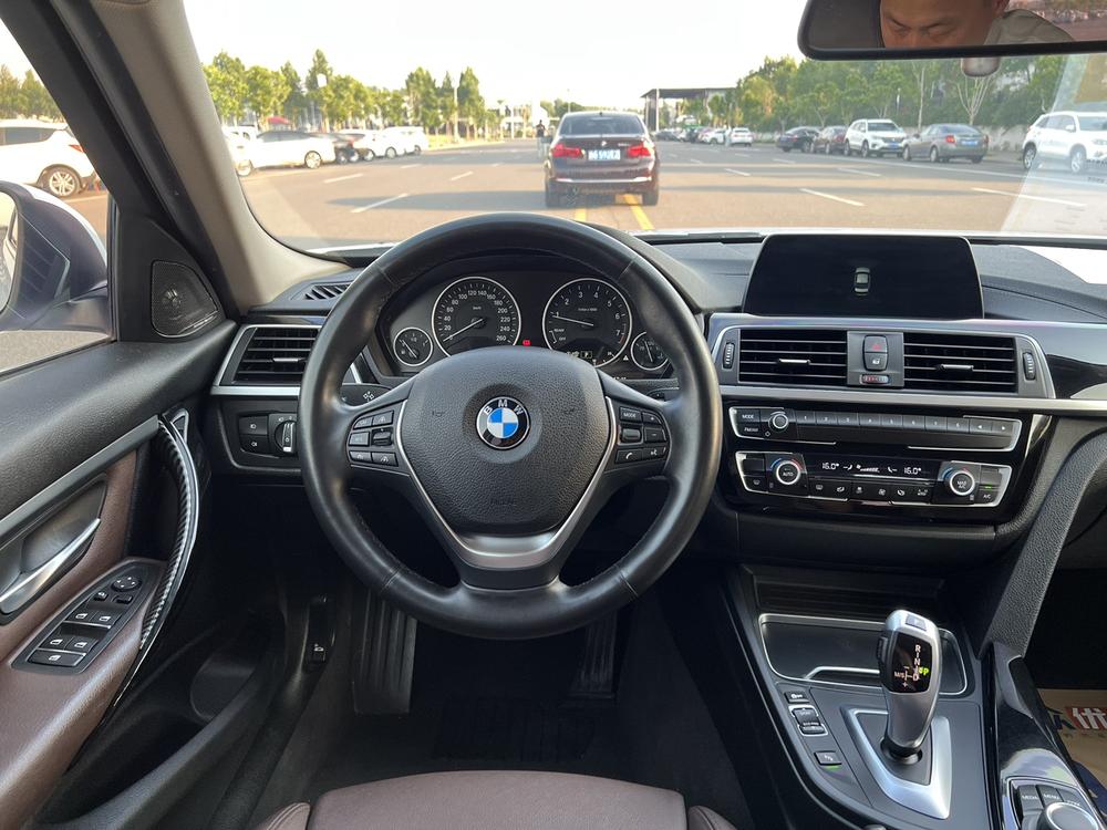 BMW 3 Series 2018 car image #7