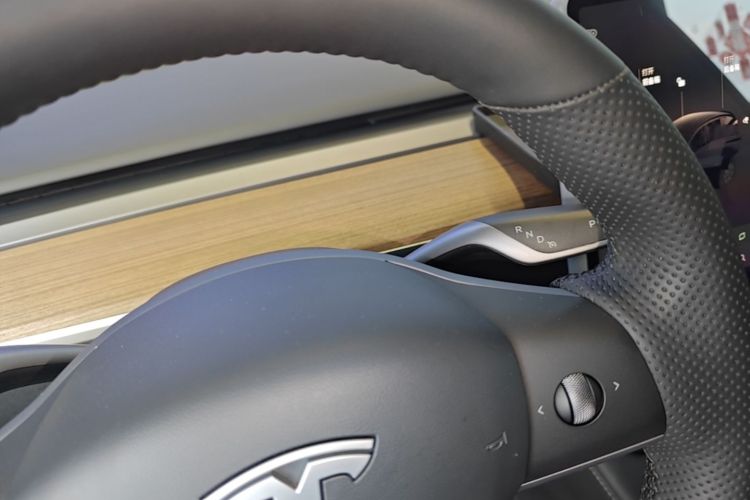 Tesla Model Y 2023 car image #14