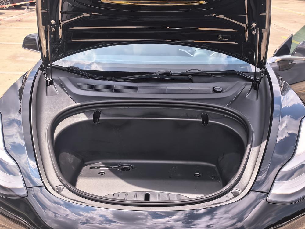 Tesla Model 3 2020 car image #17