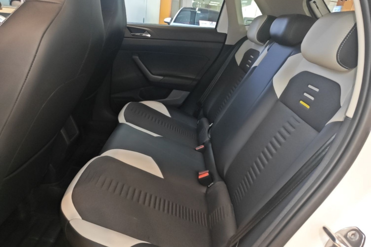 Volkswagen Polo 2020 car image #17