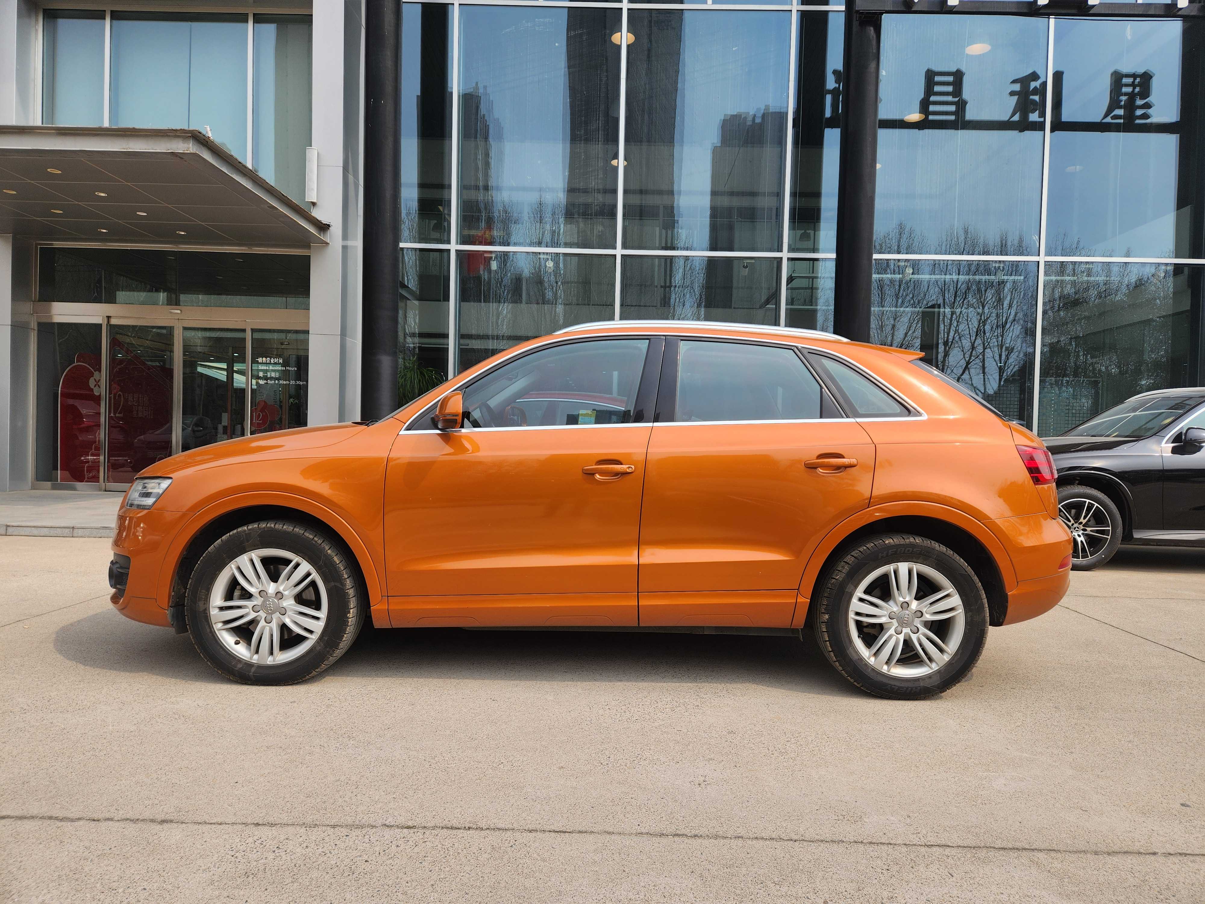 Audi Q3 2016 car image #9