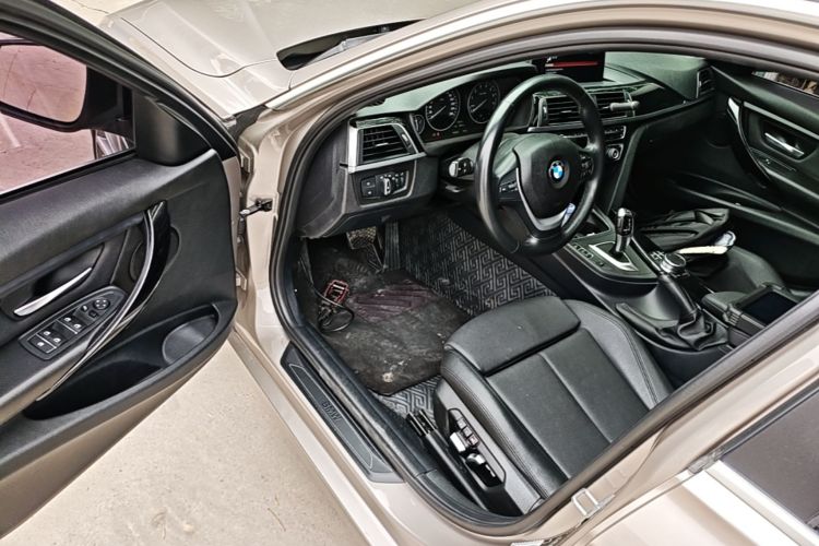 BMW 3 Series 2019 #16 BMW 3 Series 2019 car image #16