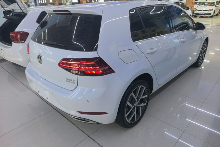 Volkswagen Golf 2018 car image #7