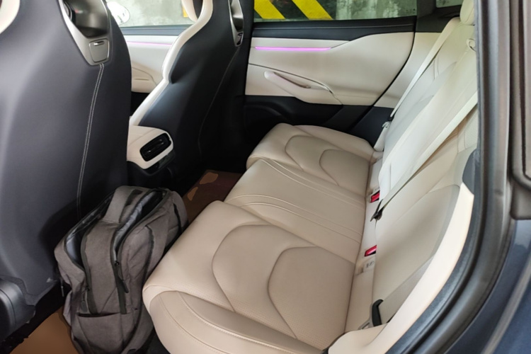 MI SU7 2025 car image #13