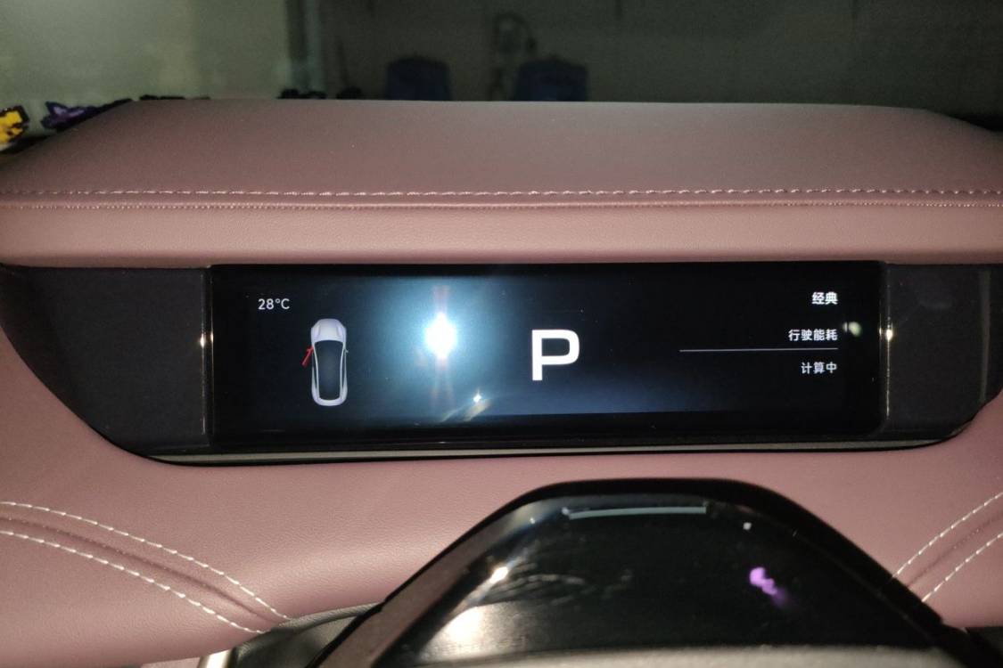 MI SU7 2024 immagine di auto #24