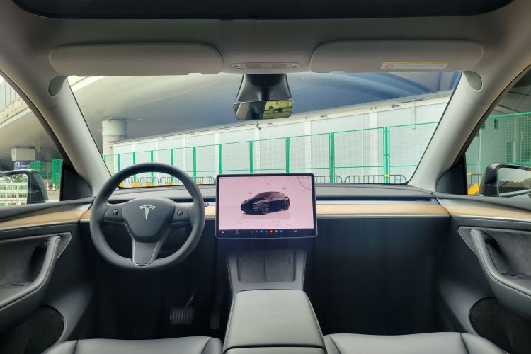 Tesla Model Y 2022 car image #24