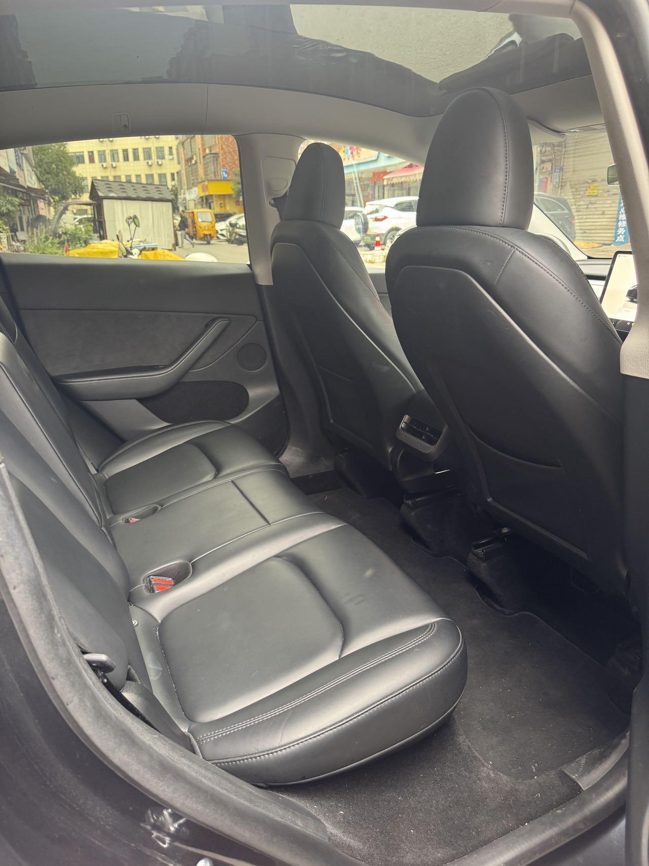 Tesla Model Y 2024 #4 Tesla Model Y 2024 car image #4