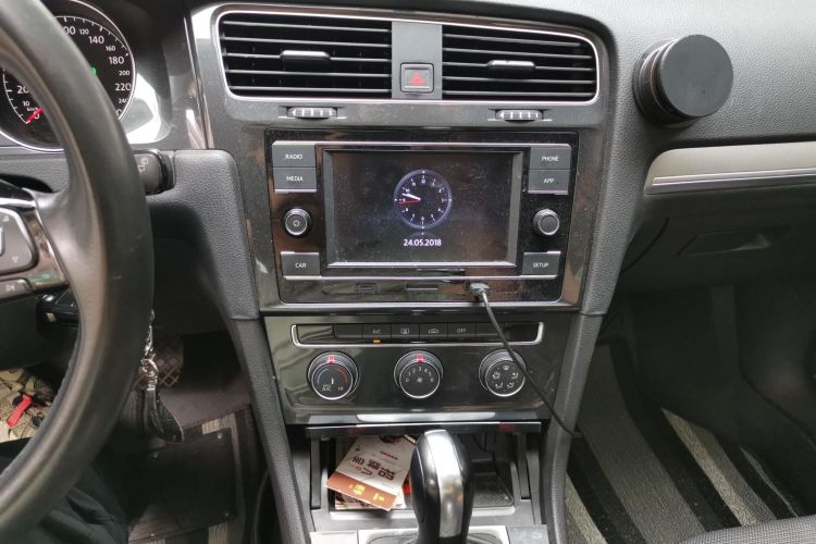 Volkswagen Golf 2018 car image #13