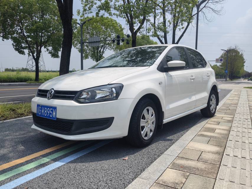 Volkswagen Polo 2013 Volkswagen Polo 2013 car image
