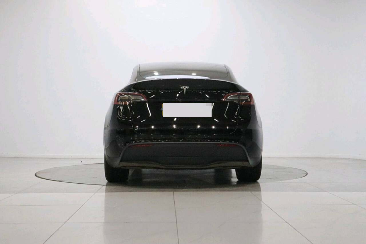 Tesla Model Y 2023 car image #6