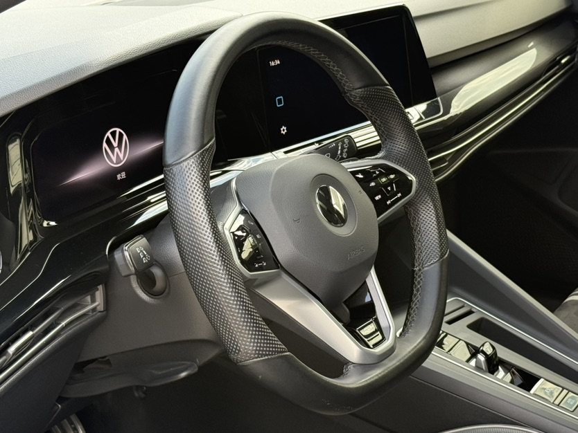 Volkswagen Golf 2022 car image #6
