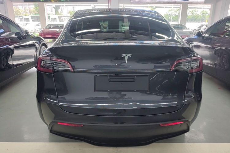 Tesla Model Y 2024 #6 Tesla Model Y 2024 car image #6