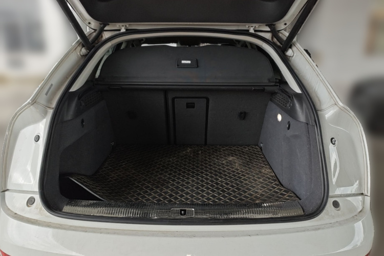 Audi Q3 2019 car image #21