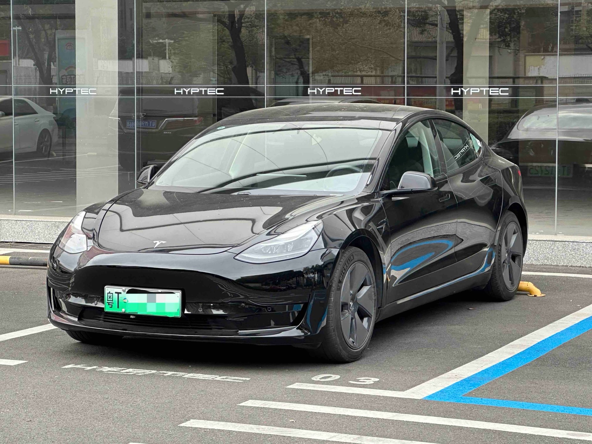 Tesla Model 3 2021 car image 