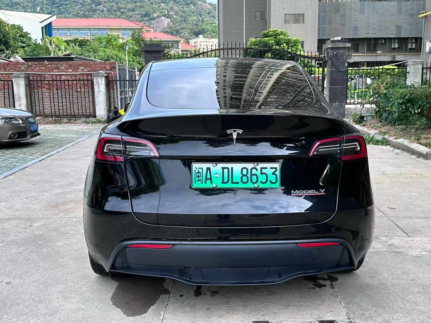 Tesla Model Y 2022 #5 Tesla Model Y 2022 car image #5
