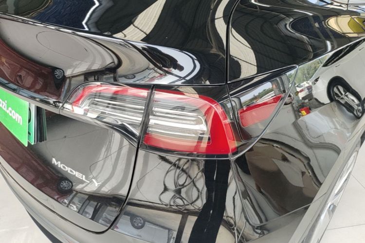 Tesla Model Y 2023 #8 Tesla Model Y 2023 car image #8