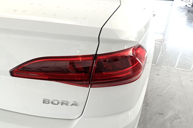 Volkswagen Bora 2026 car image #8