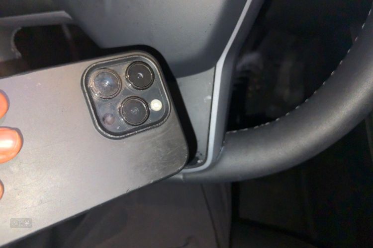 Tesla Model Y 2023 car image #10