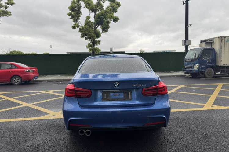 BMW 3 Series 2018 immagine di auto #4