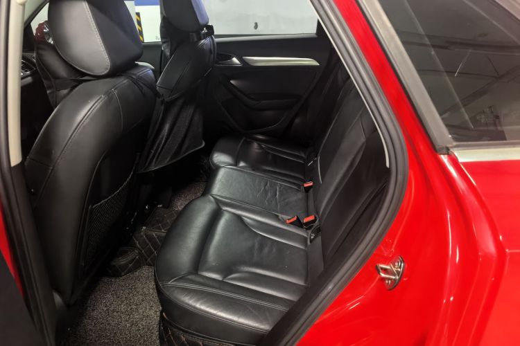 Audi Q3 2017 car image #12