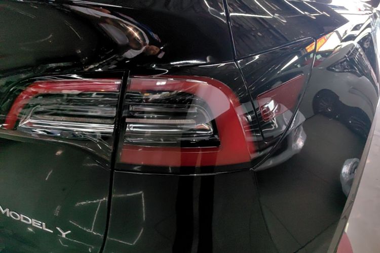 Tesla Model Y 2022 car image #8