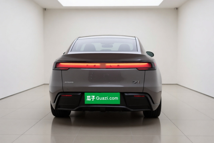 Tesla Model Y 2025 #6 Tesla Model Y 2025 car image #6