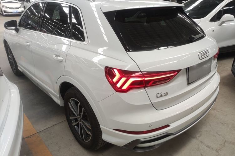 Audi Q3 2020 car image #5
