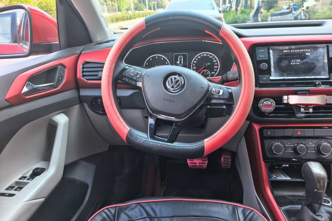 Volkswagen T-Cross 2019 #22 Volkswagen T-Cross 2019 car image #22