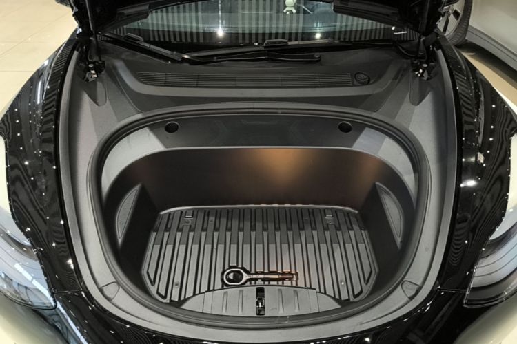 Tesla Model 3 2023 car image #20