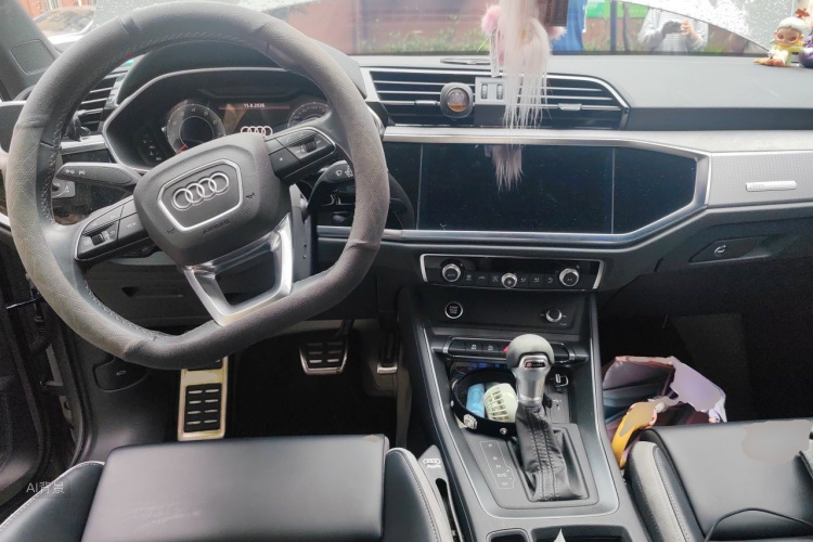 Audi Q3 2023 car image #11