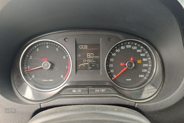 Volkswagen Polo 2015 car image #13