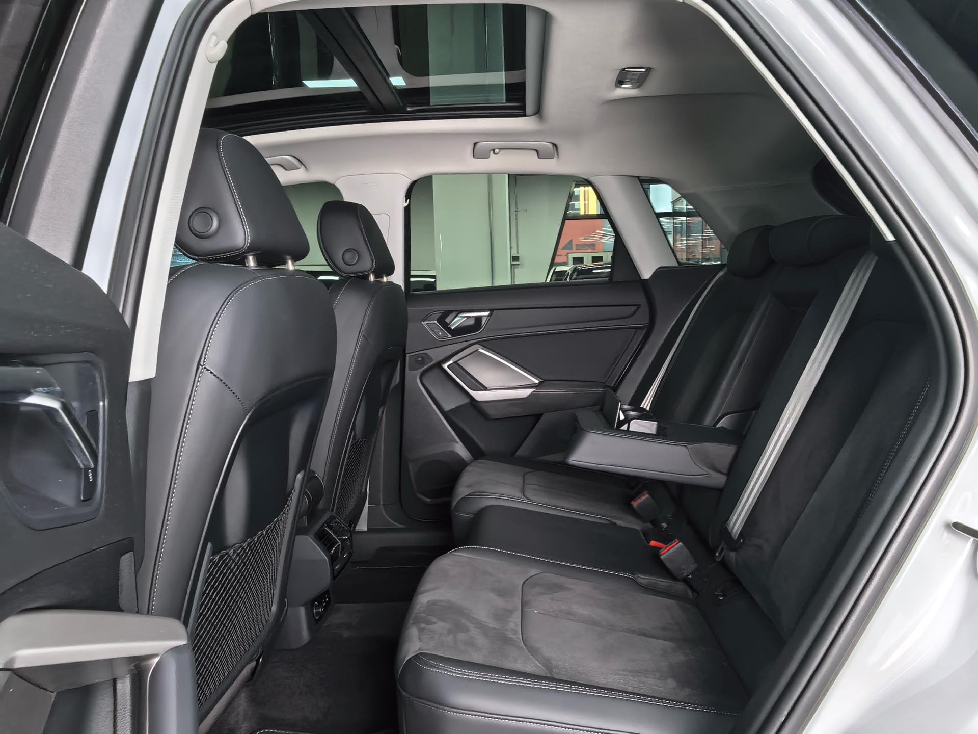 Audi Q3 2023 car image #10