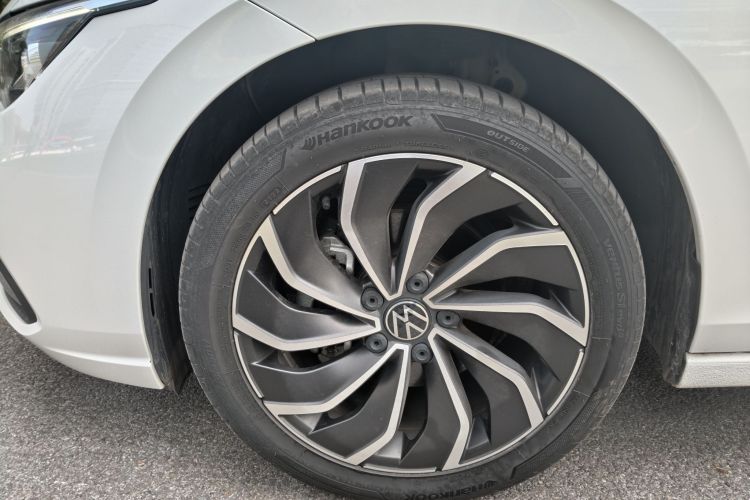 Volkswagen Golf 2022 car image #9